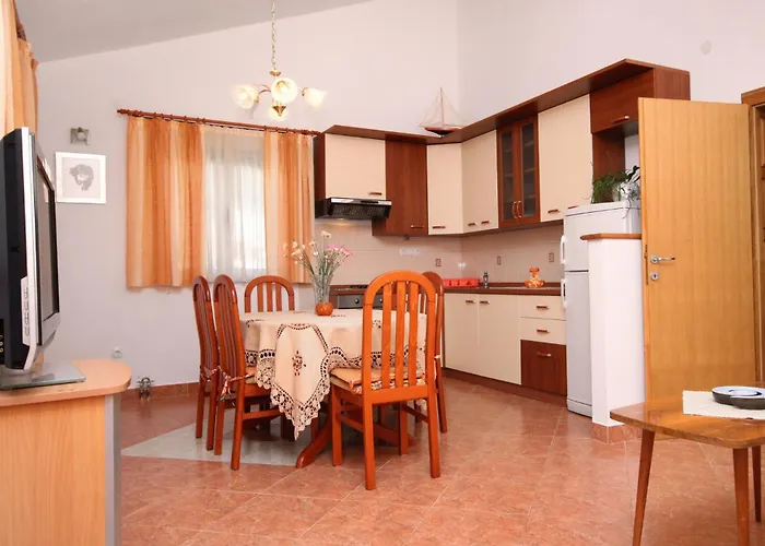 Apartment By The Sea Jelsa, Hvar - 196 Jelsa (Hvar)