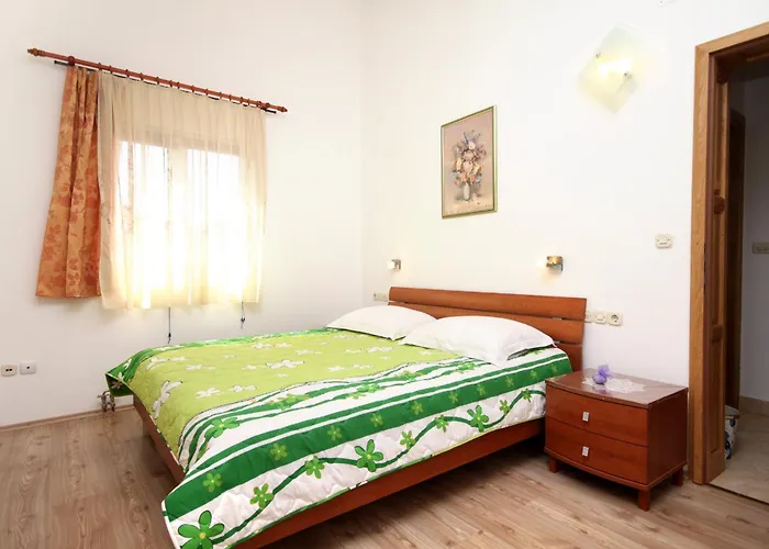 Apartment By The Sea Jelsa, Hvar - 196 *